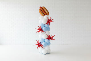 Ballooncolumnwith red stars and gold elements in an office setting